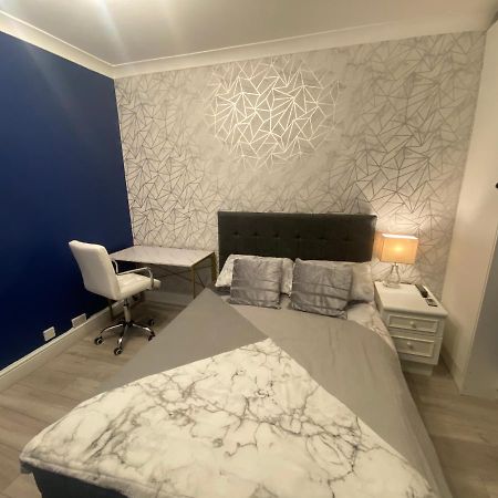 1 Bedroom Luxury Apartments By London City Eksteriør billede