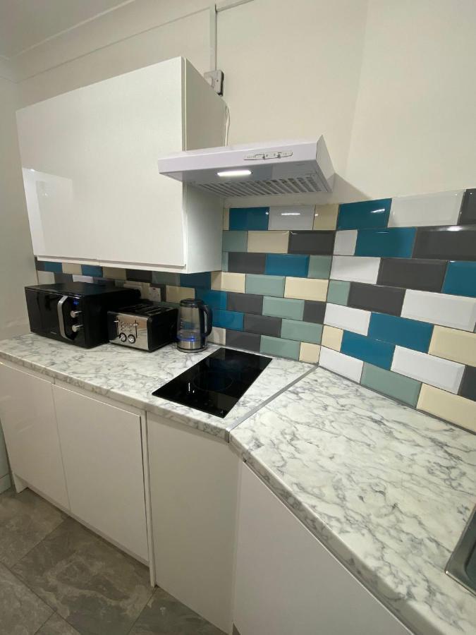 1 Bedroom Luxury Apartments By London City Eksteriør billede